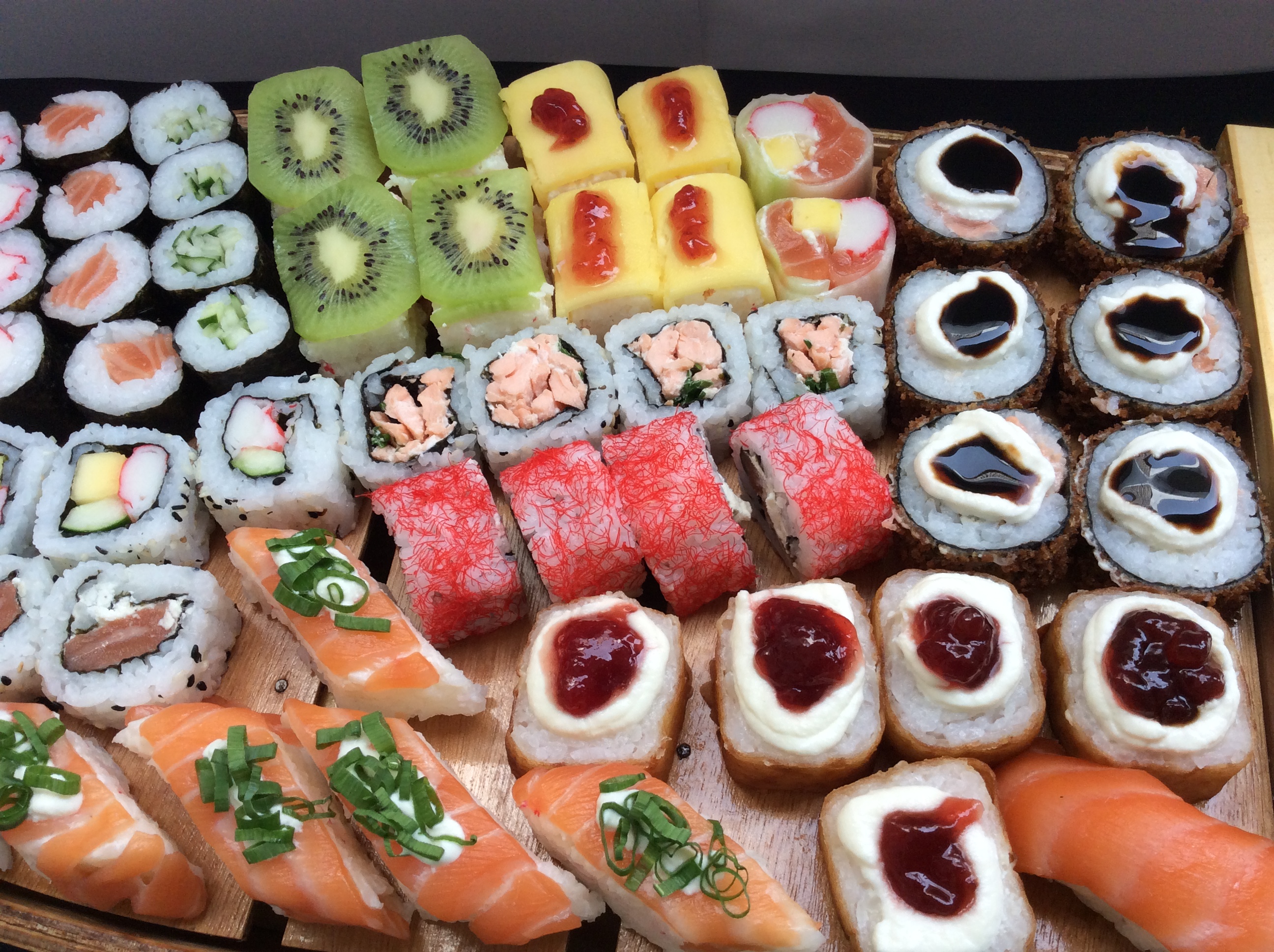 barco sushi variados